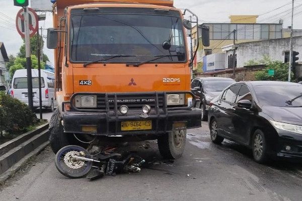 Kumpulan Fakta Hasil Olah TKP Kecelakaan Truk Tabrak Motor 1 Orang Tewas di Binjai